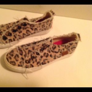 sneakers animal print like new Size 1